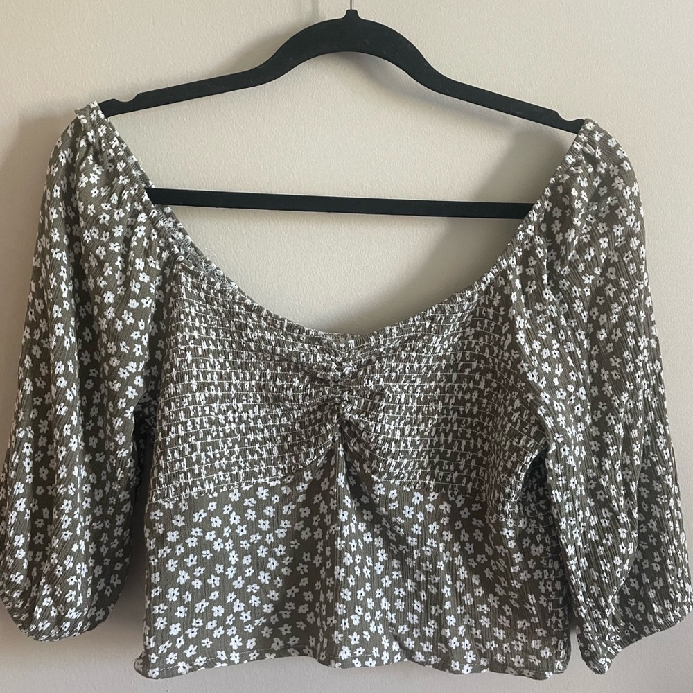 Aeropostale cropped blouse